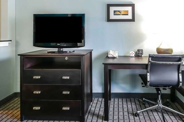 Suite - Comfort Suites Southeast Tampa - I-75, Exit 257