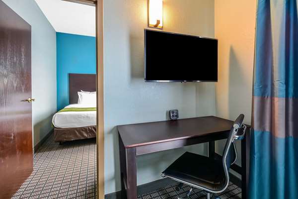 Suite - Comfort Suites Southeast Tampa - I-75, Exit 257