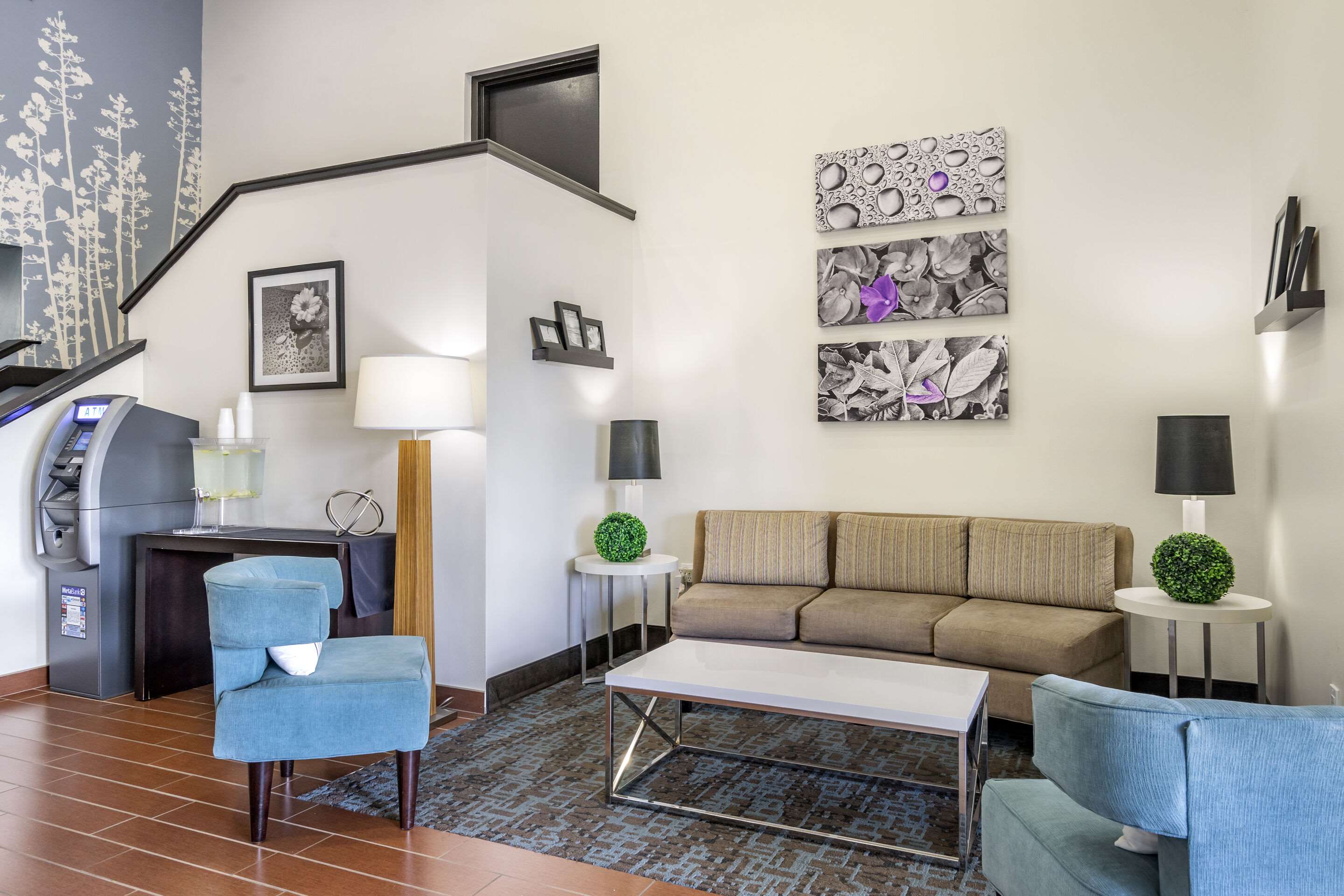 Lobby with sitting area | Sleep Inn Clearwater - St Petersburg