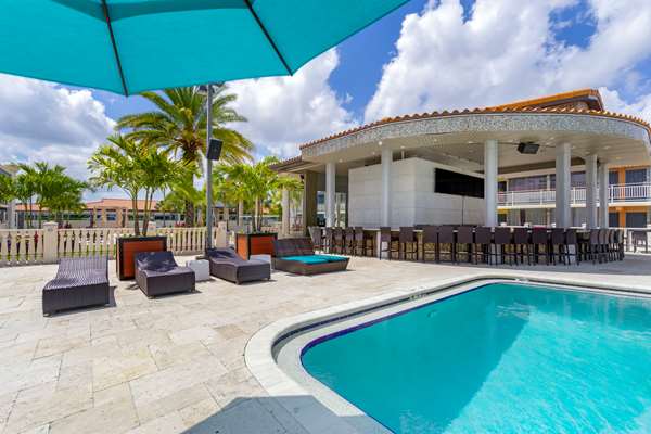 Pool - Quality Inn & Conference Center Tampa - I-75, Exit 257