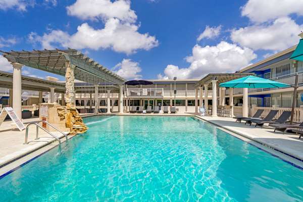 Pool - Quality Inn & Conference Center Tampa - I-75, Exit 257