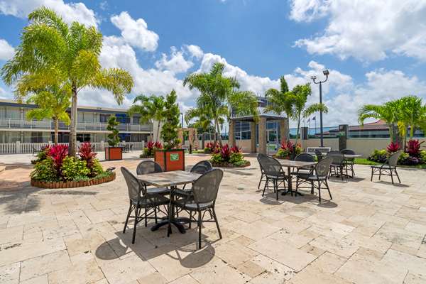 Exterior view - Quality Inn & Conference Center Tampa - I-75, Exit 257