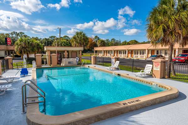 Pool - Econo Lodge Crystal River