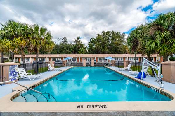 Pool - Econo Lodge Crystal River