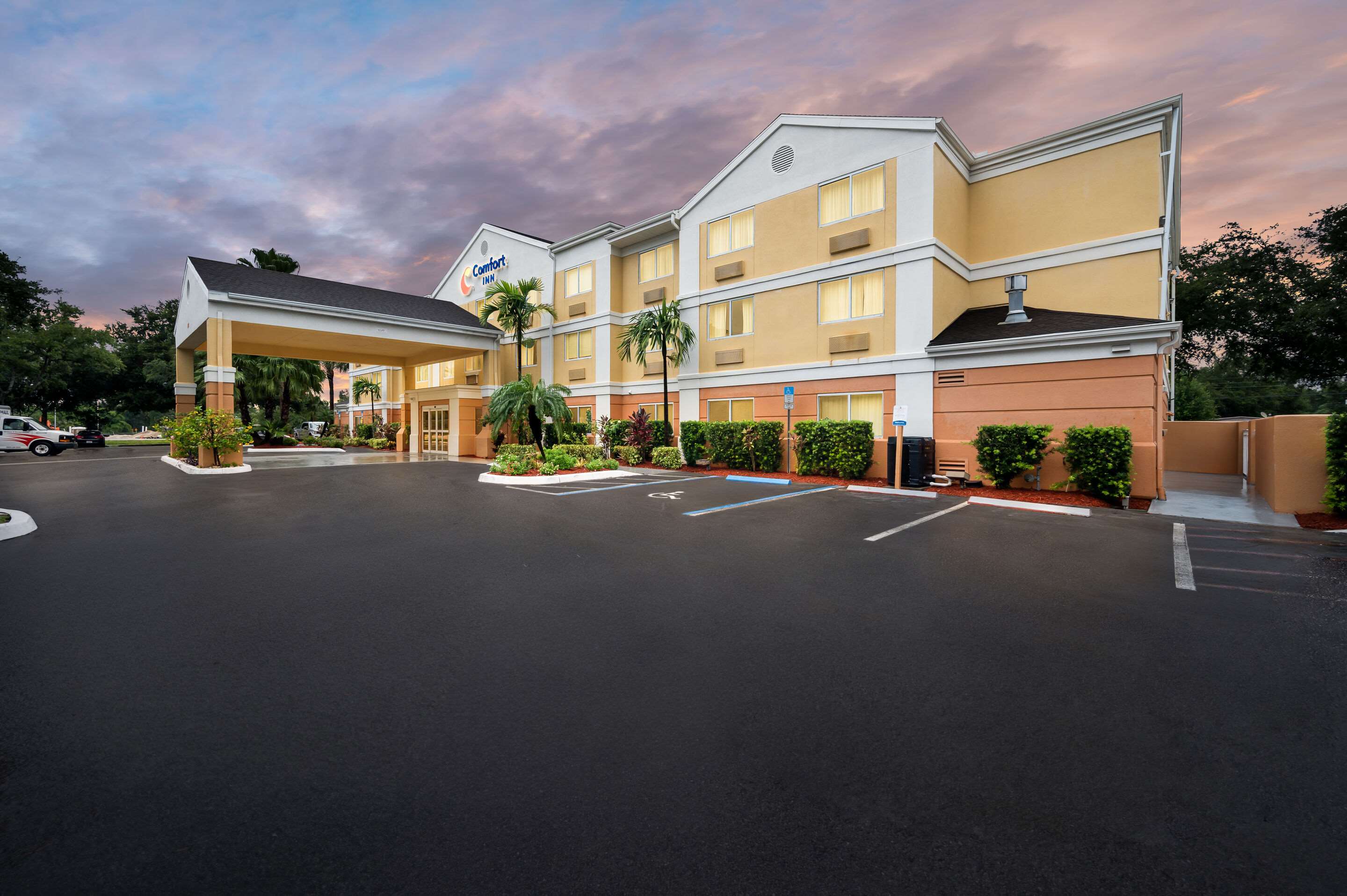 Hotel exterior | Comfort Inn Fort Myers Northeast