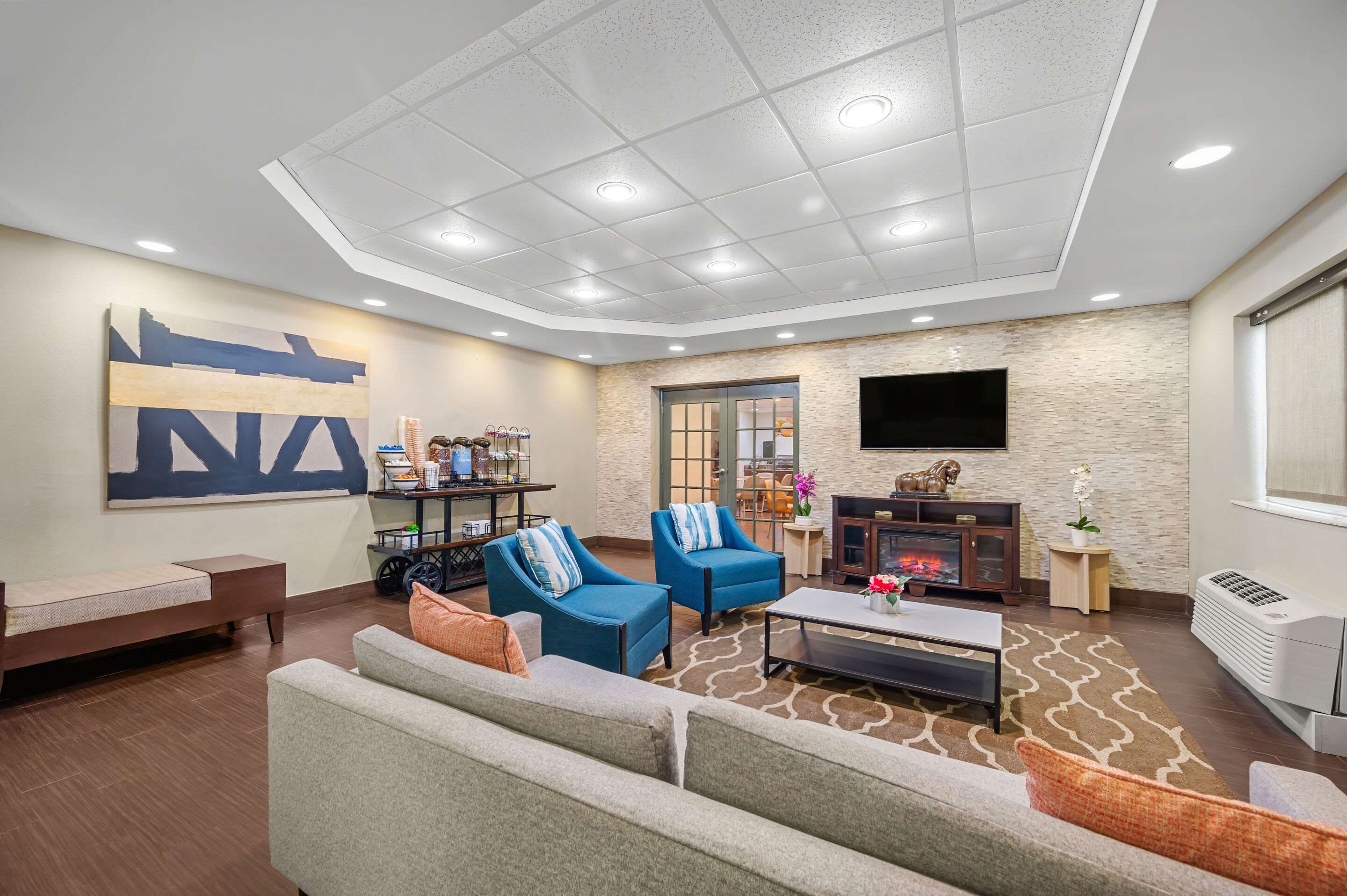 Lobby with sitting area | Comfort Inn Fort Myers Northeast