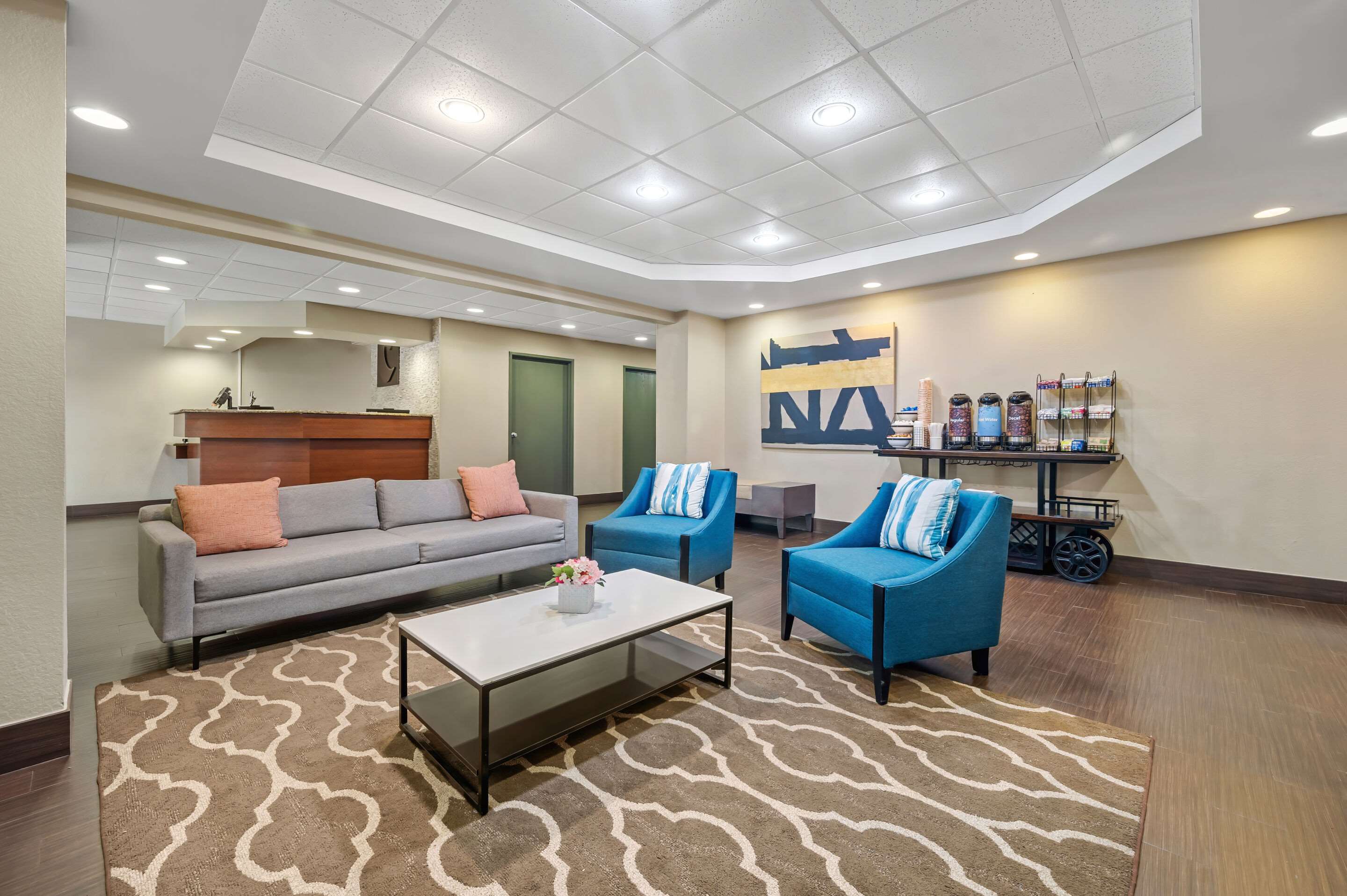 Lobby with sitting area | Comfort Inn Fort Myers Northeast