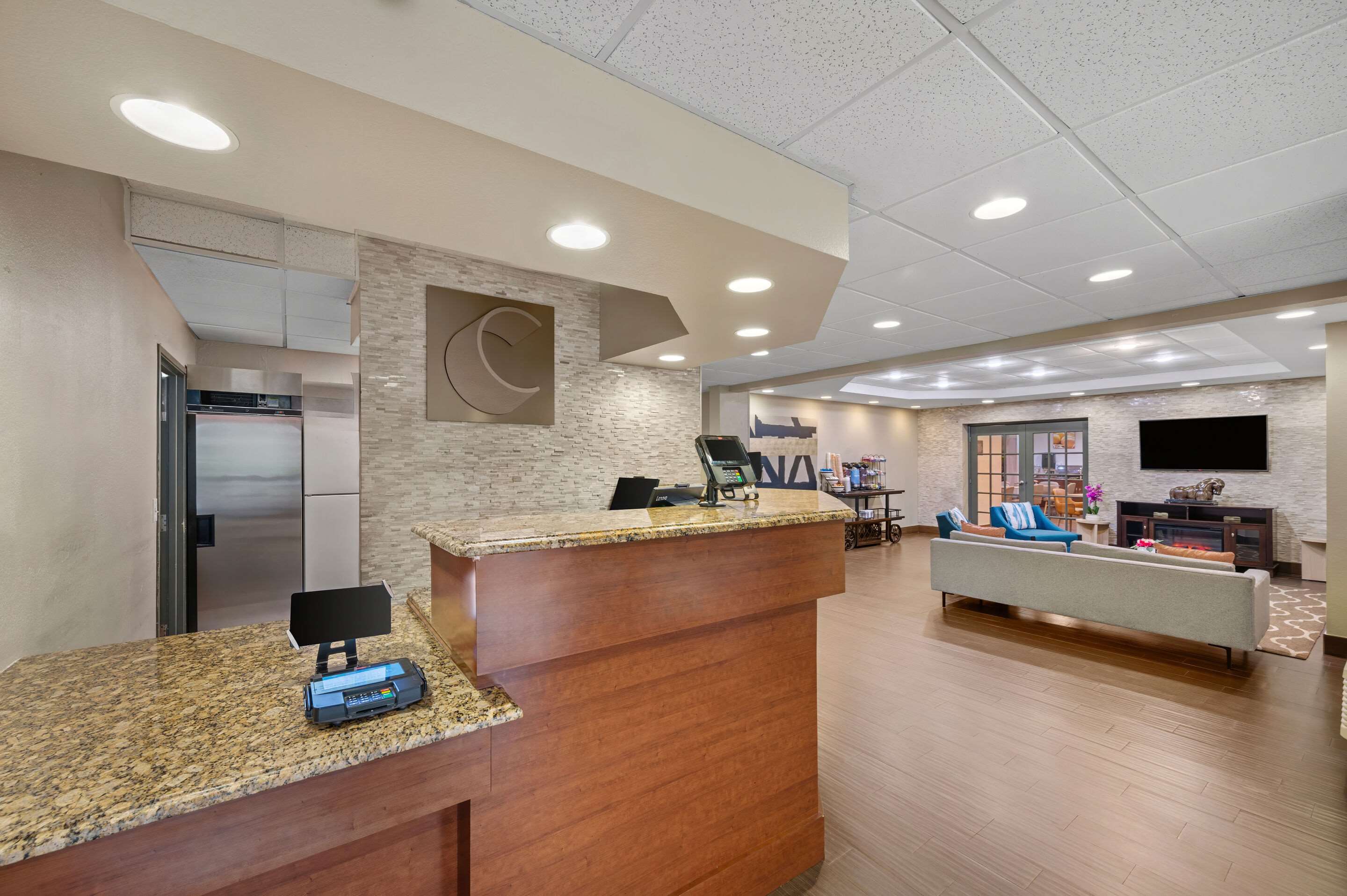 Front desk | Comfort Inn Fort Myers Northeast