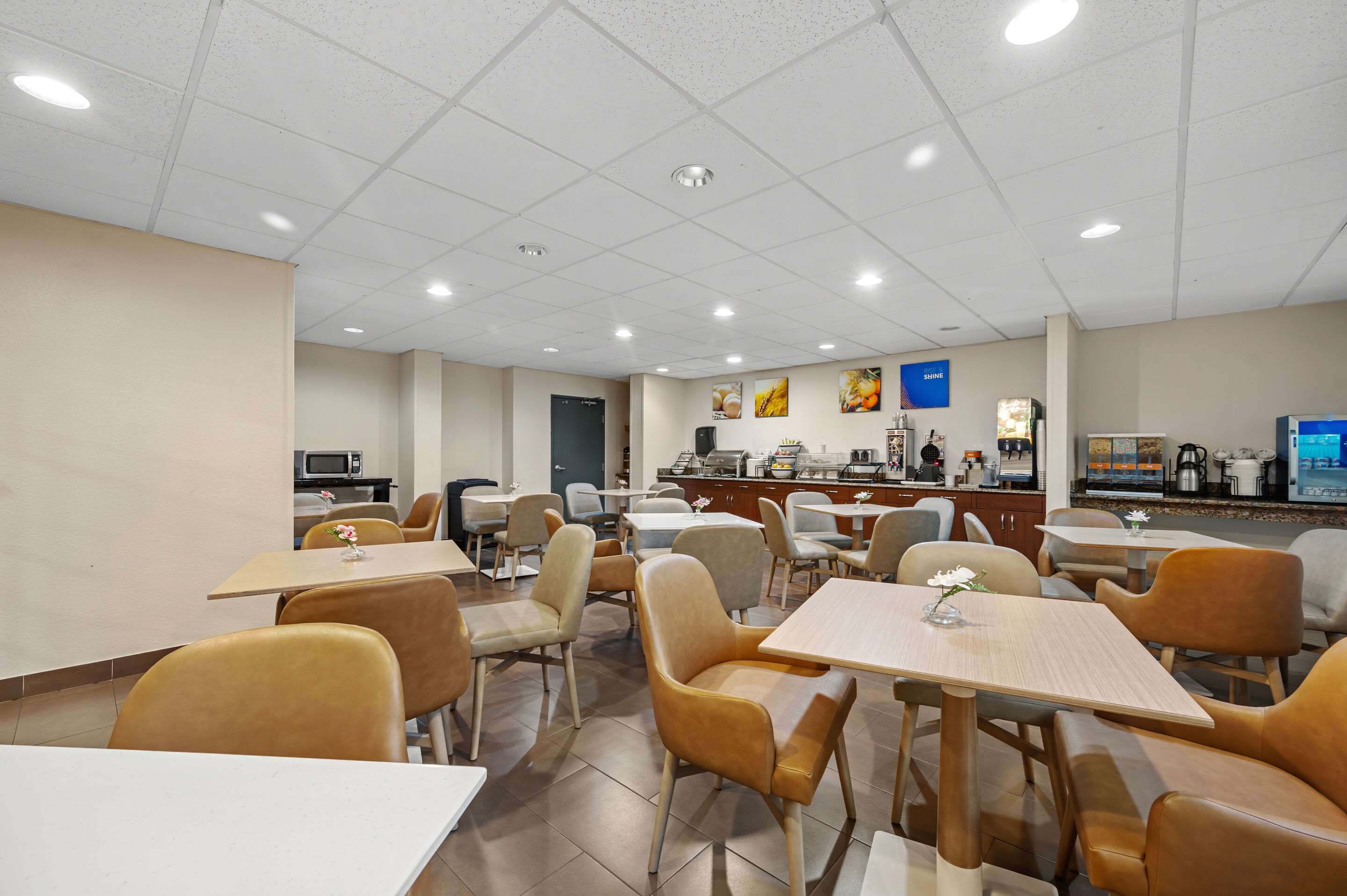 Breakfast area | Comfort Inn Fort Myers Northeast