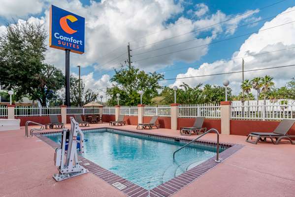 Pool - Comfort Suites Airport Jacksonville - I-95, Exit 363