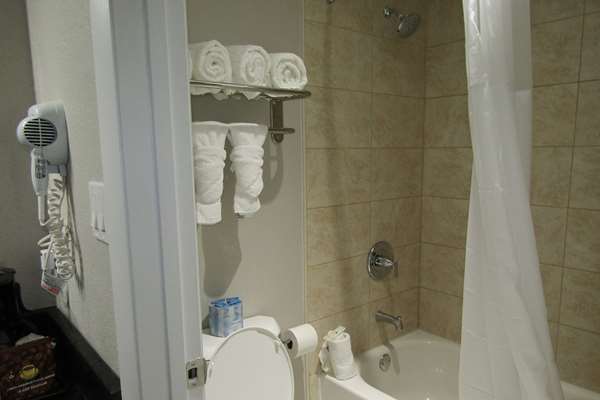 - Quality Inn & Suites by the Lake Kissimmee