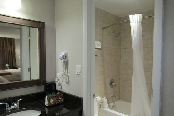  - Quality Inn & Suites by the Lake Kissimmee