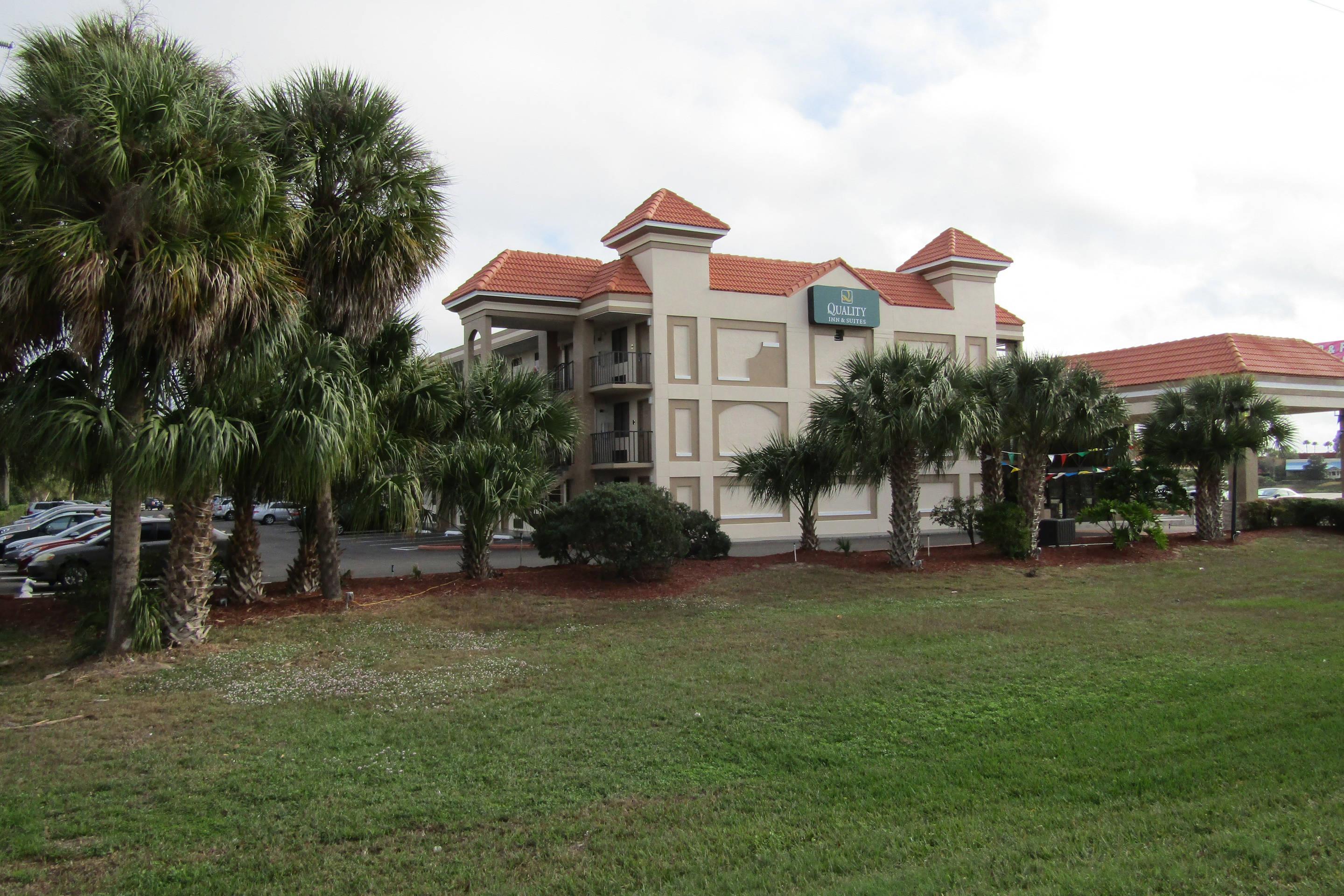 Hotel exterior | Quality Inn & Suites By The Lake