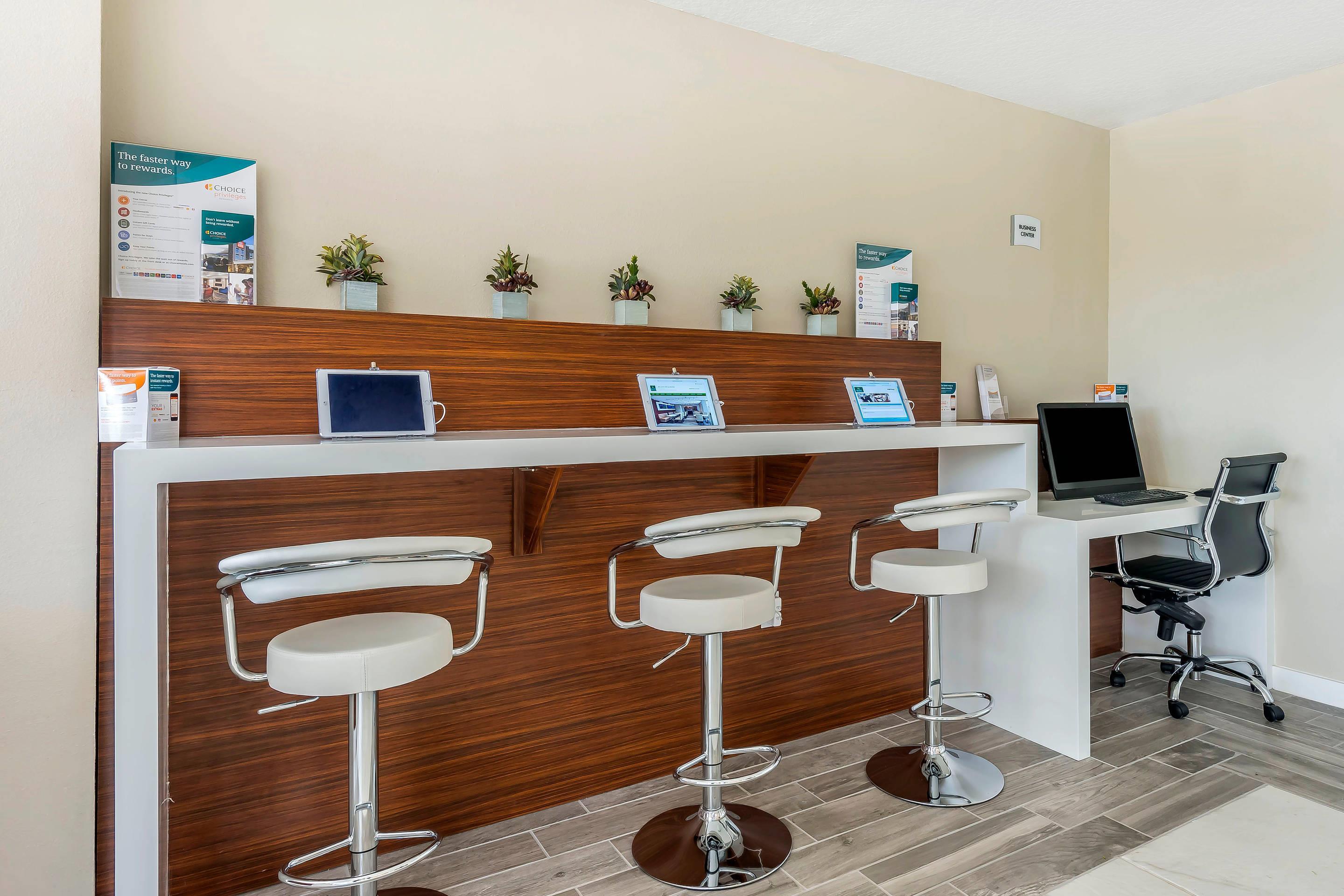 Business center | Quality Inn & Suites By The Lake