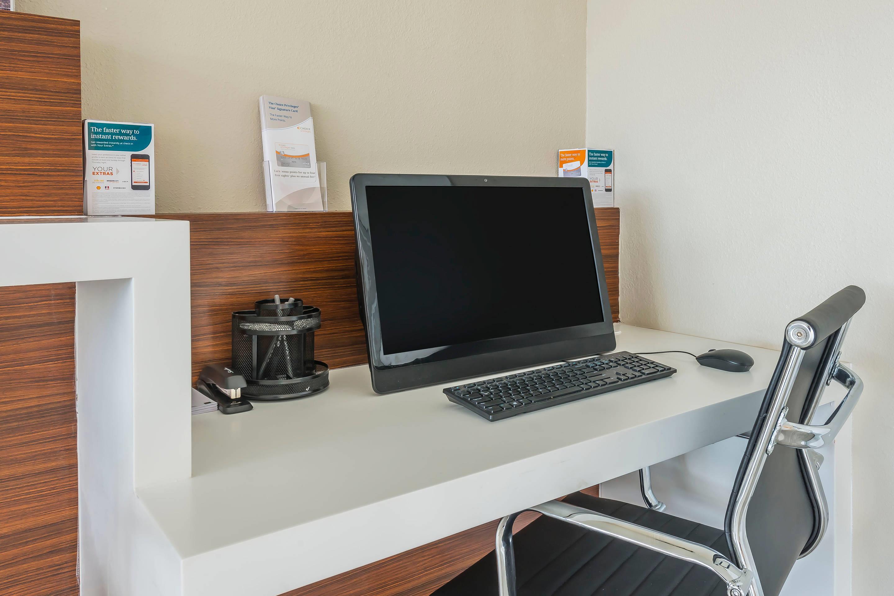 Business center | Quality Inn & Suites By The Lake