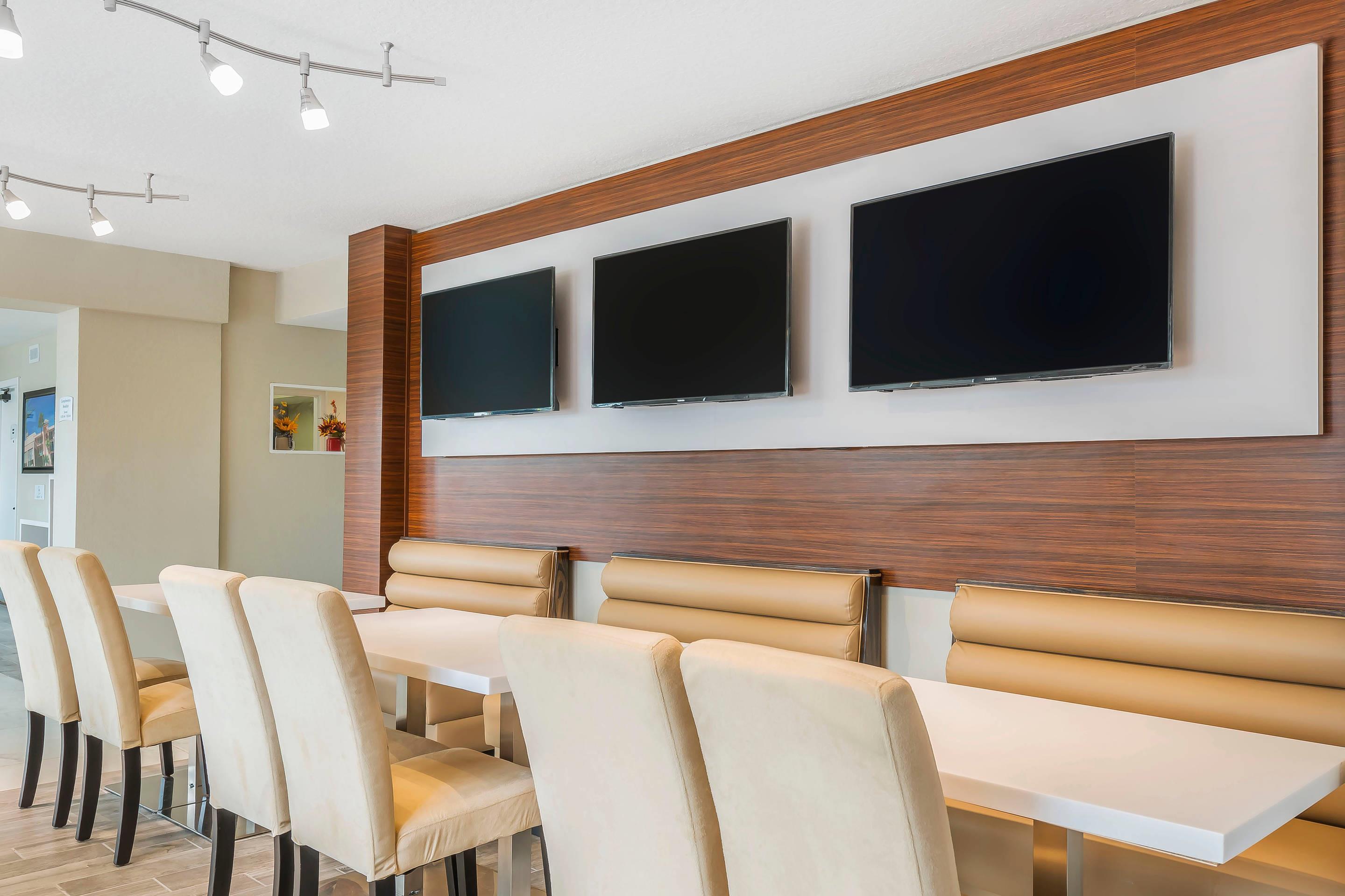 Breakfast area | Quality Inn & Suites By The Lake