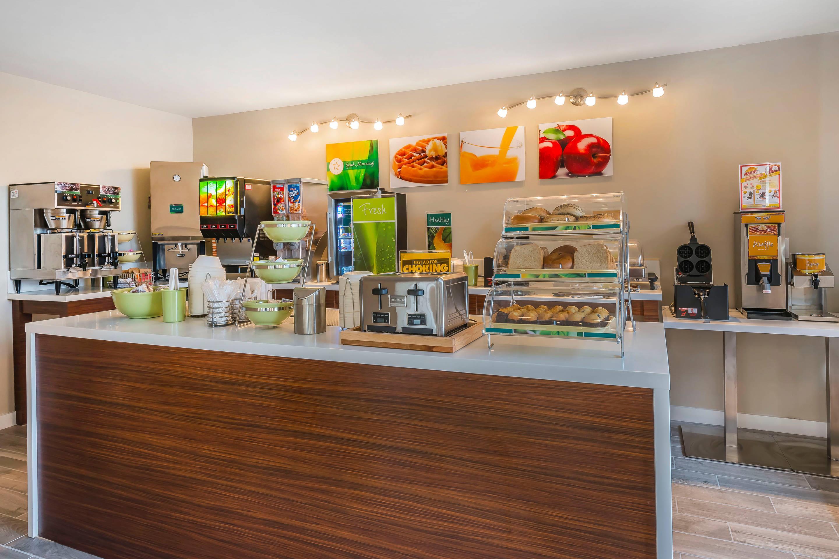 Breakfast area | Quality Inn & Suites By The Lake