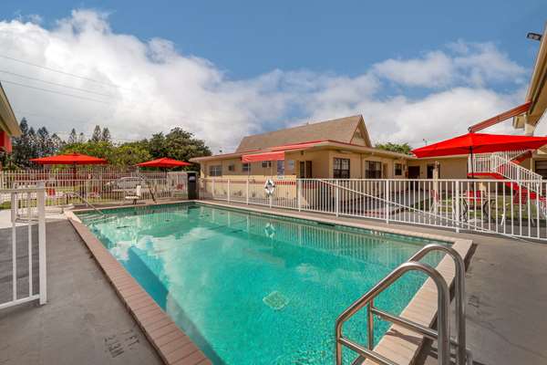 Pool - Econo Lodge Hollywood
