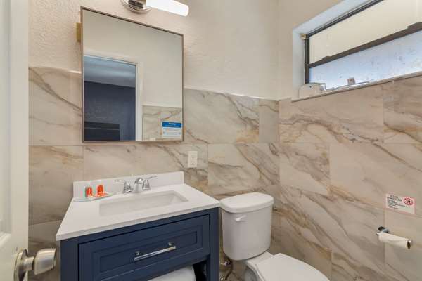  - Econo Lodge Hollywood