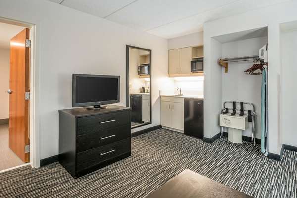 Suite - Comfort Inn West Gainesville - I-75, Exit 384