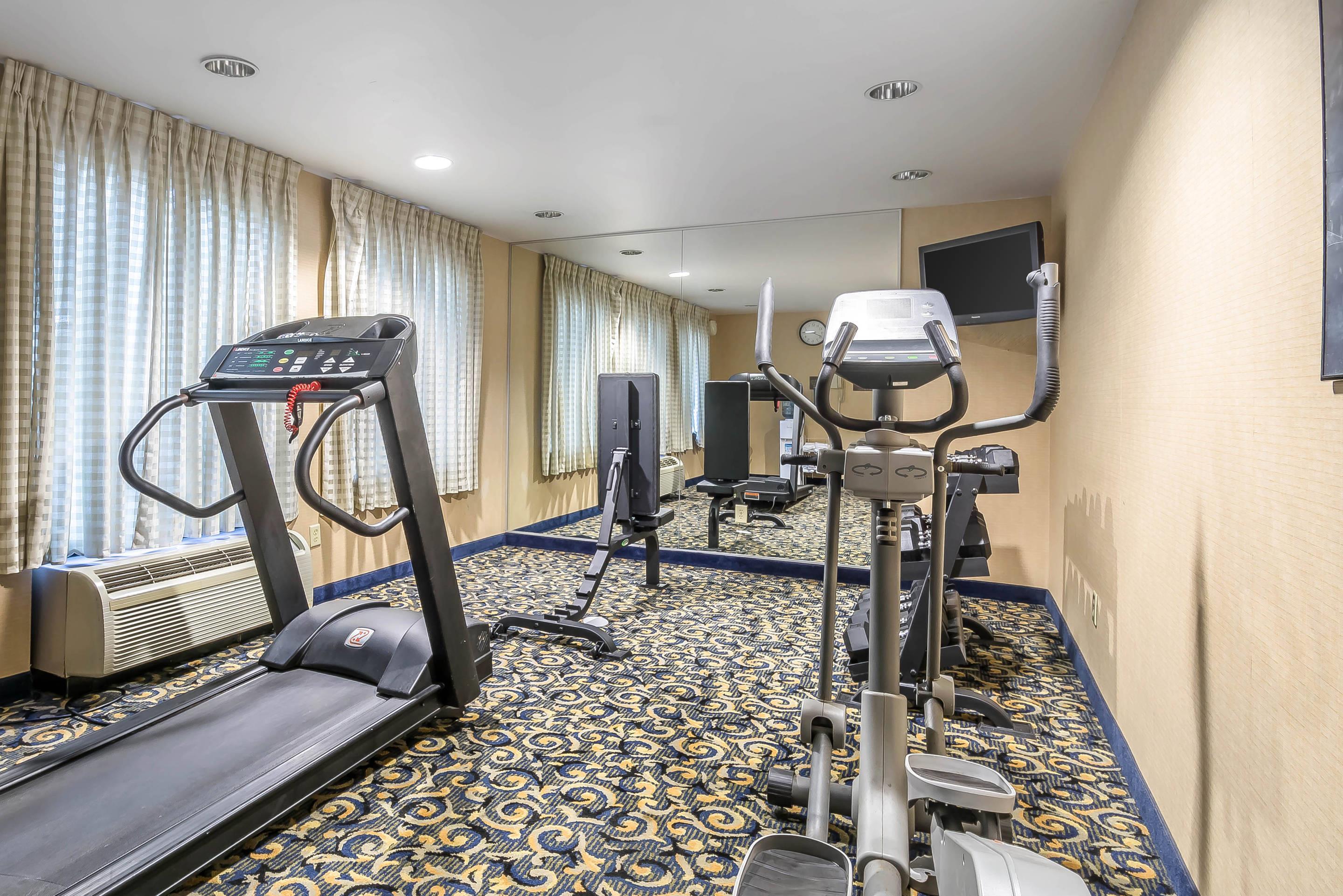 Fitness center | Comfort Inn University