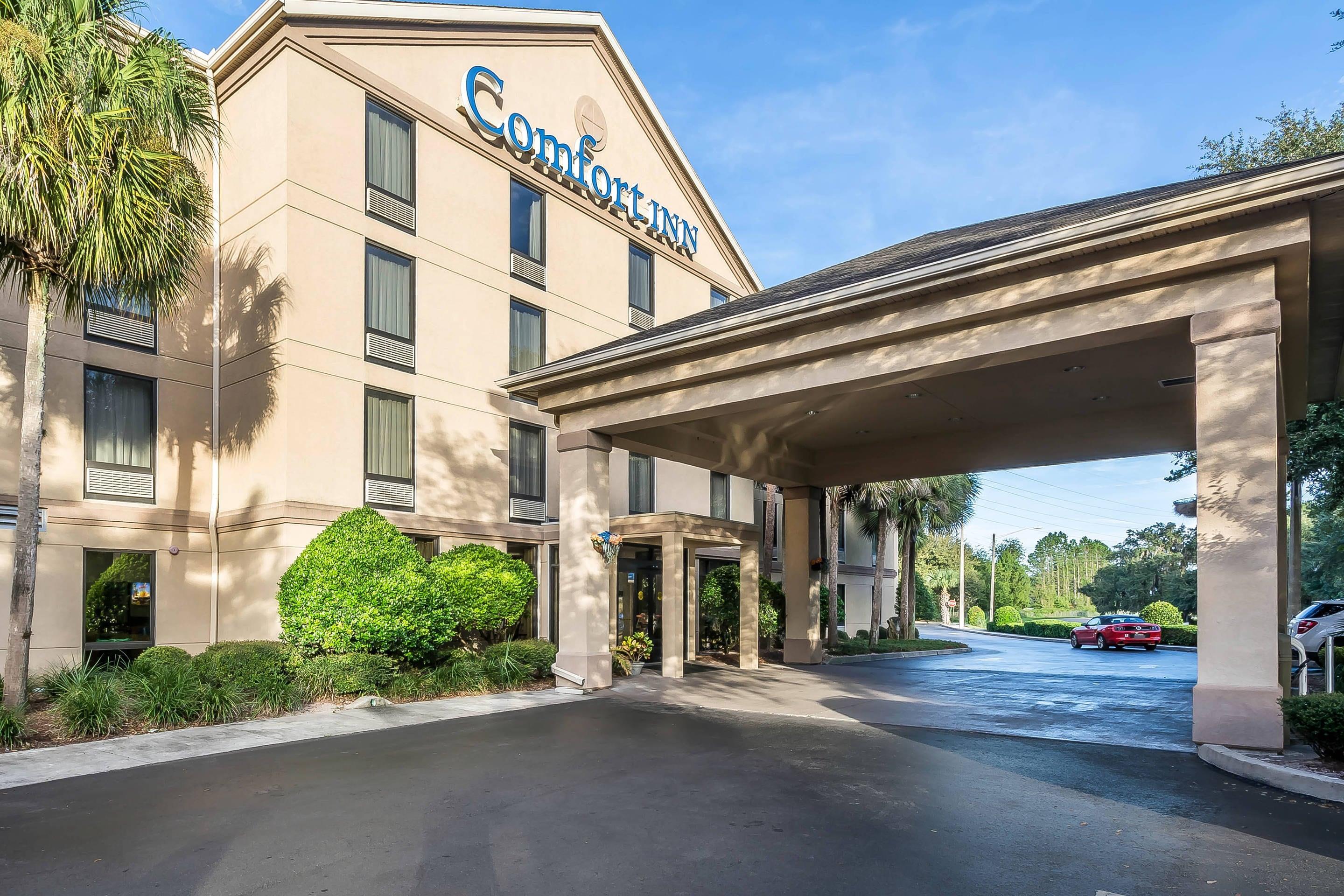 Hotel exterior | Comfort Inn University
