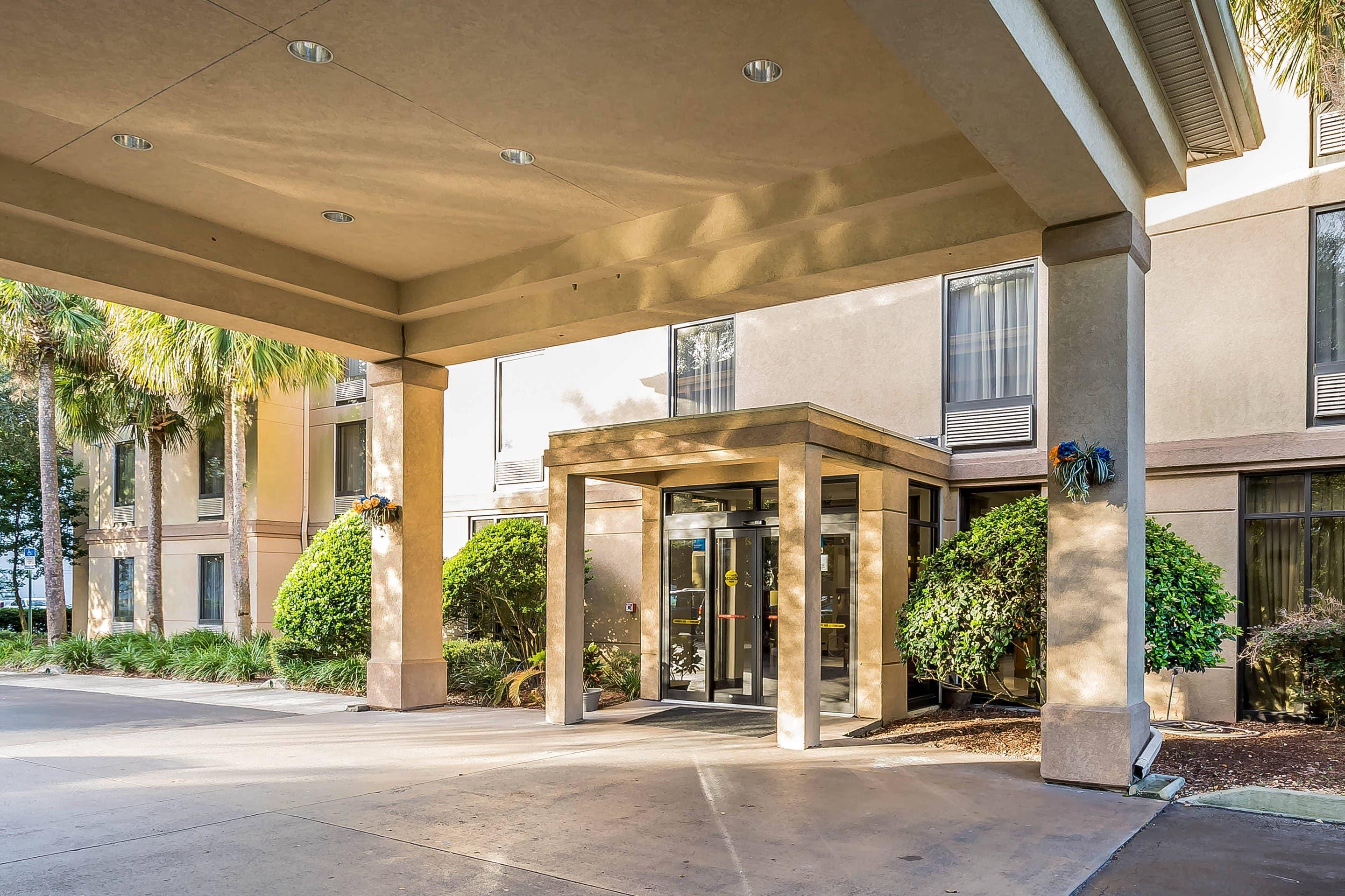 Hotel Entrance | Comfort Inn University
