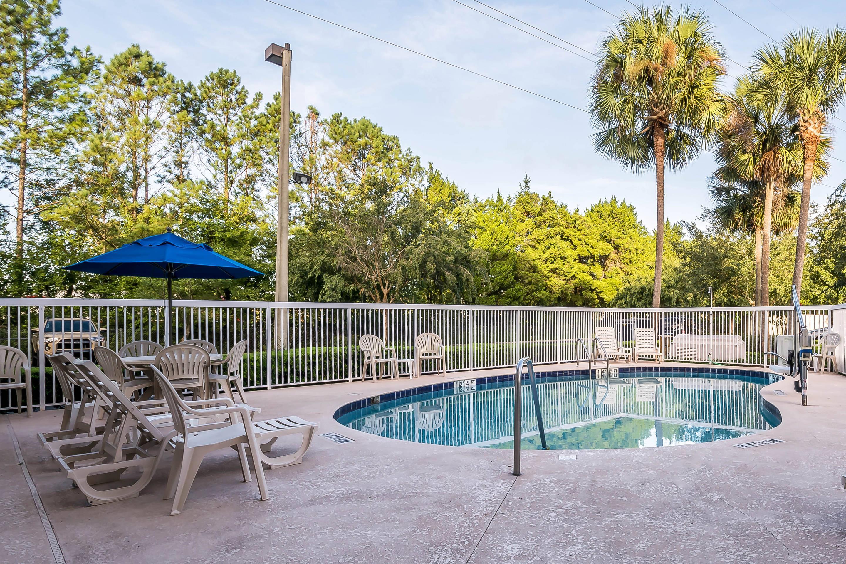 Relax by the pool | Comfort Inn University