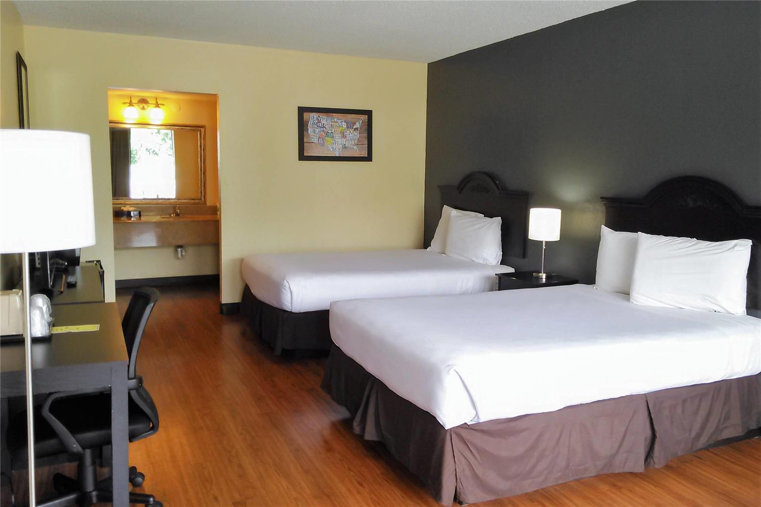 ECONO LODGE ORMOND BEACH NORTH - DA-guestroom-Guest Room,On-Site.jpg