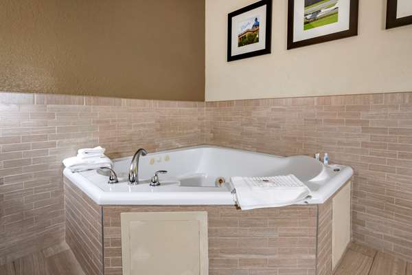  - Comfort Inn Deland - I-4, Exit 114