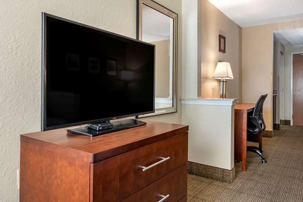 Suite - Comfort Inn Deland - I-4, Exit 114