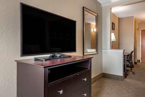 Suite - Comfort Inn Deland - I-4, Exit 114