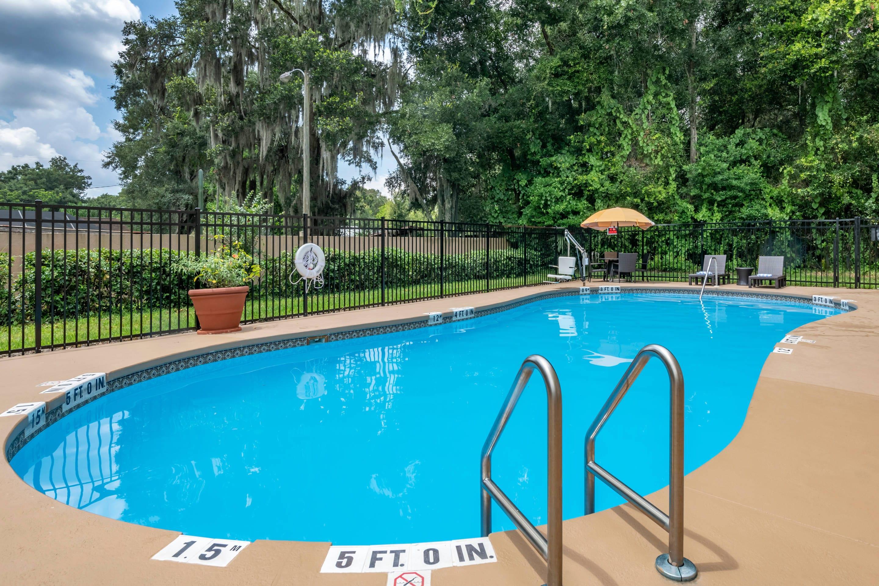 Outdoor pool | Comfort Inn & Suites DeLand - near University