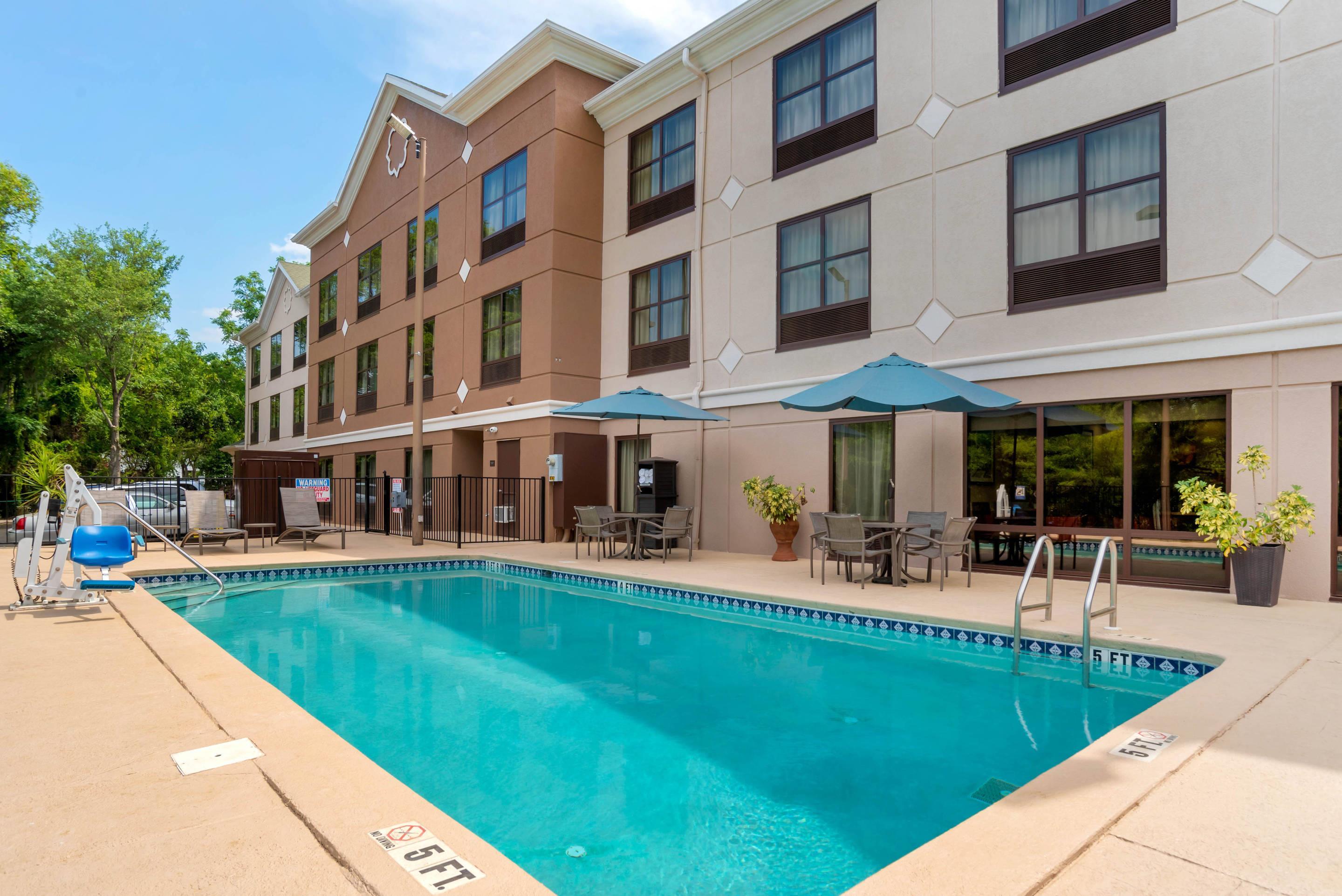 Outdoor pool | Comfort Suites Tallahassee Downtown