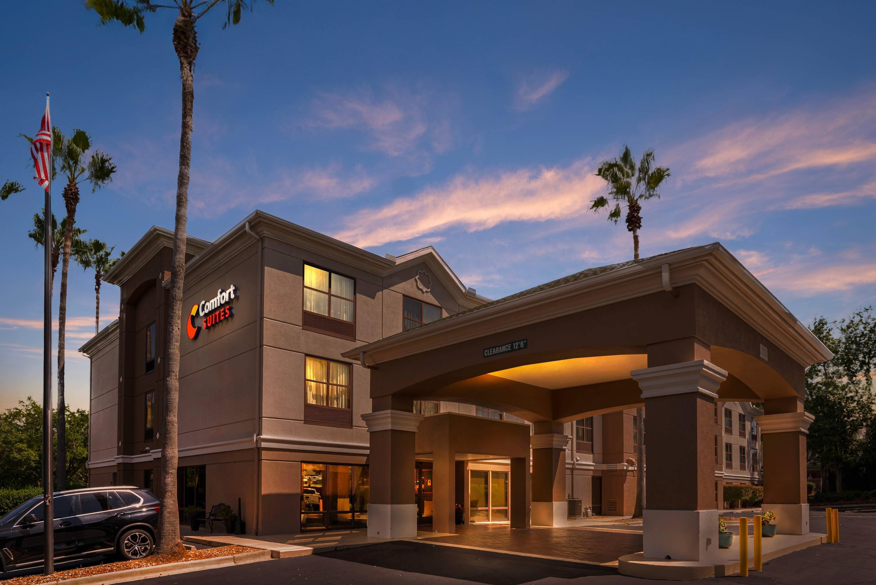Hotel at night | Comfort Suites Tallahassee Downtown