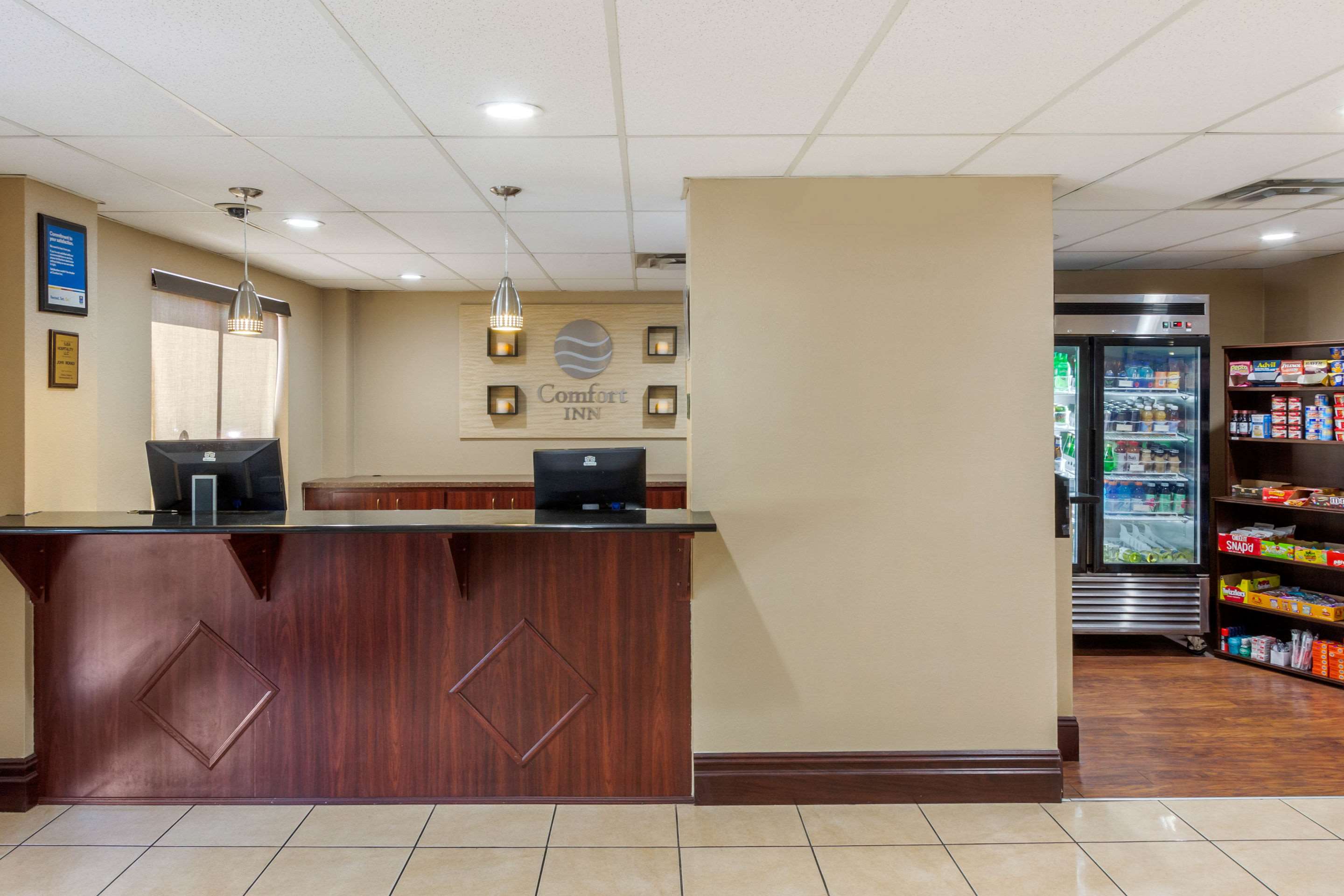 Front desk | Comfort Inn St Petersburg North