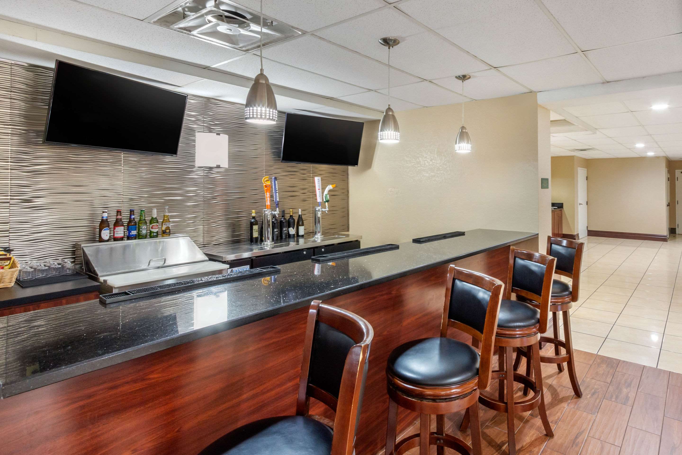 Hotel bar | Comfort Inn St Petersburg North