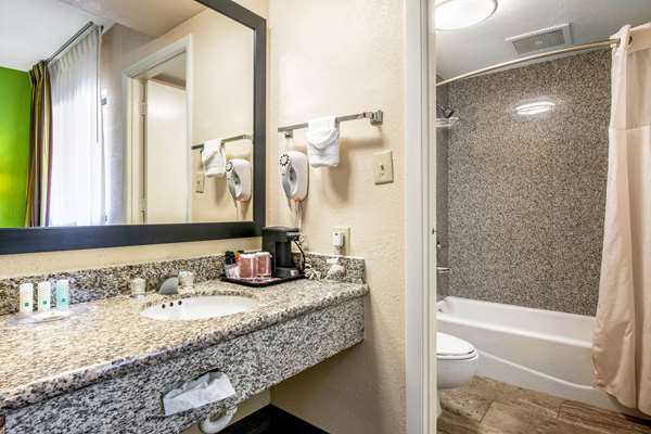 Suite - Quality Inn & Suites Jacksonville - I-95, Exit 341