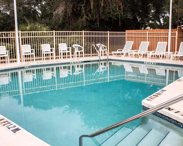 Pool - Quality Inn & Suites St. Augustine Beach
