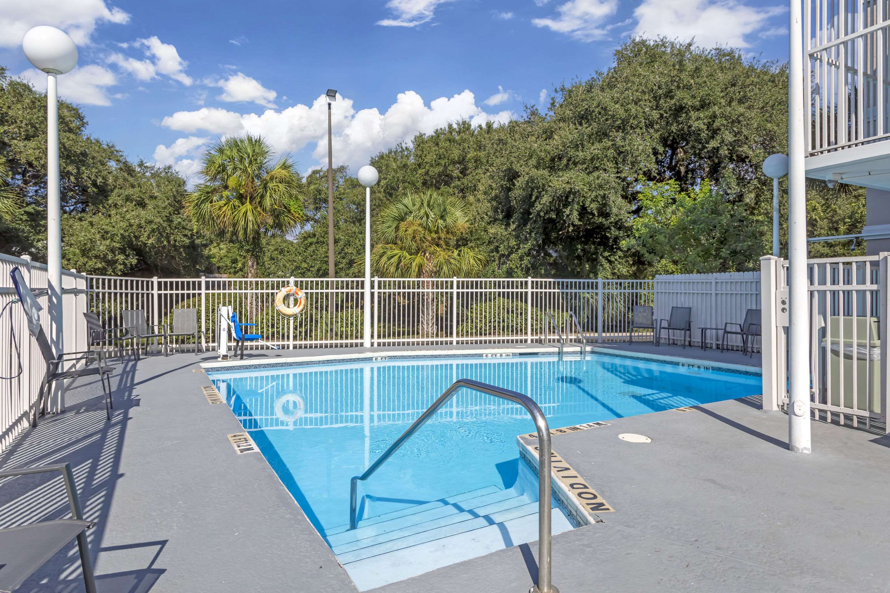 Outdoor pool | Quality Inn & Suites St Augustine Beach Area