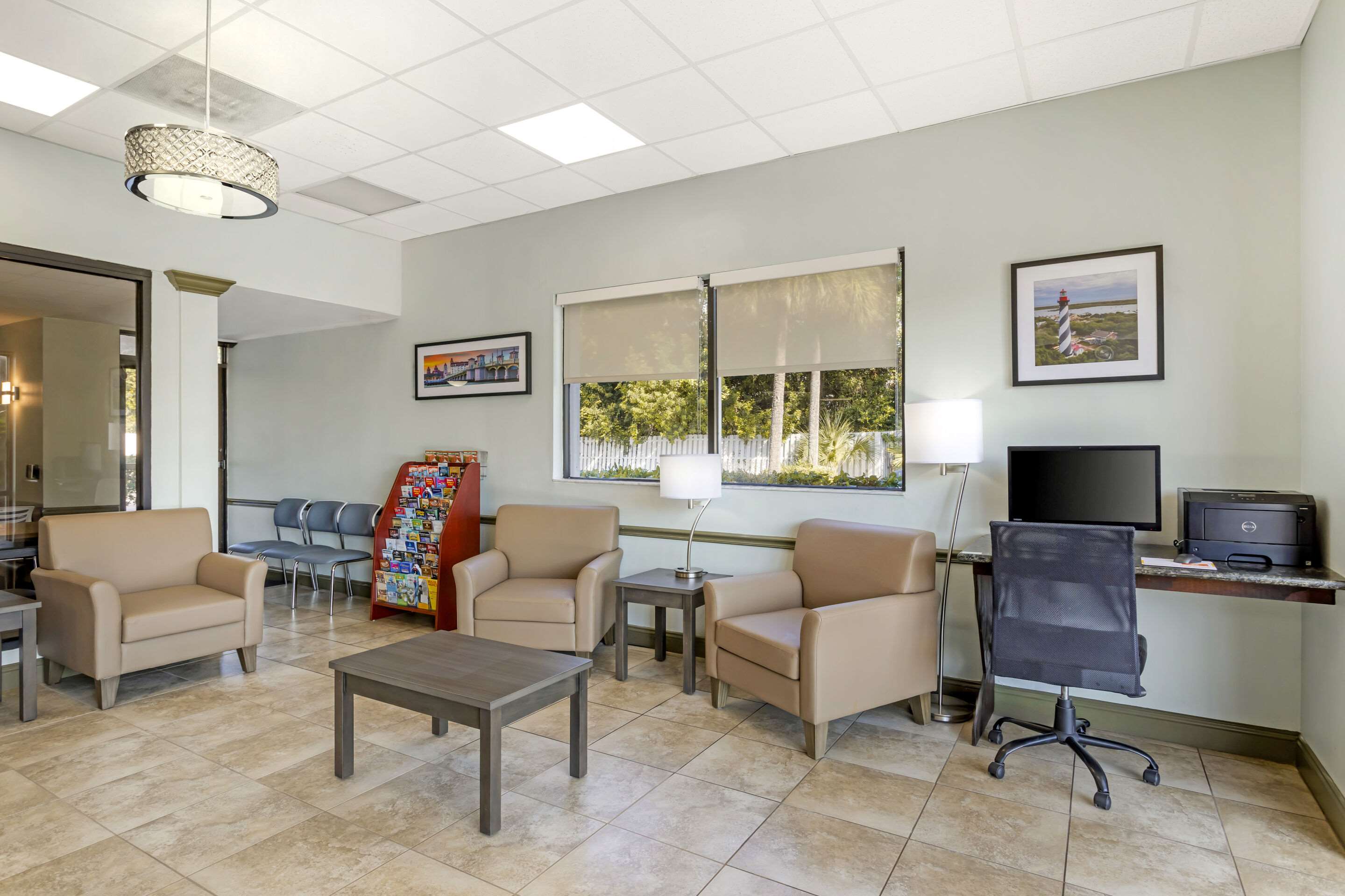 Computer in the lobby | Quality Inn & Suites St Augustine Beach Area