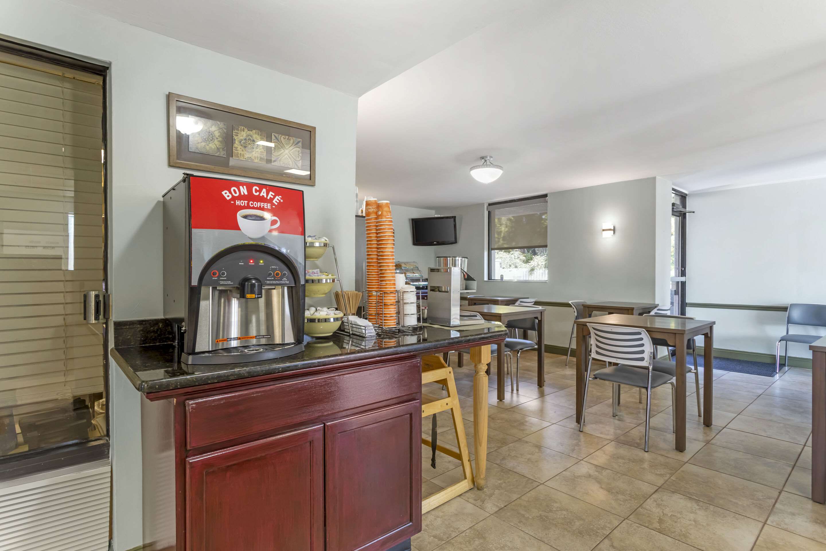 Breakfast area | Quality Inn & Suites St Augustine Beach Area