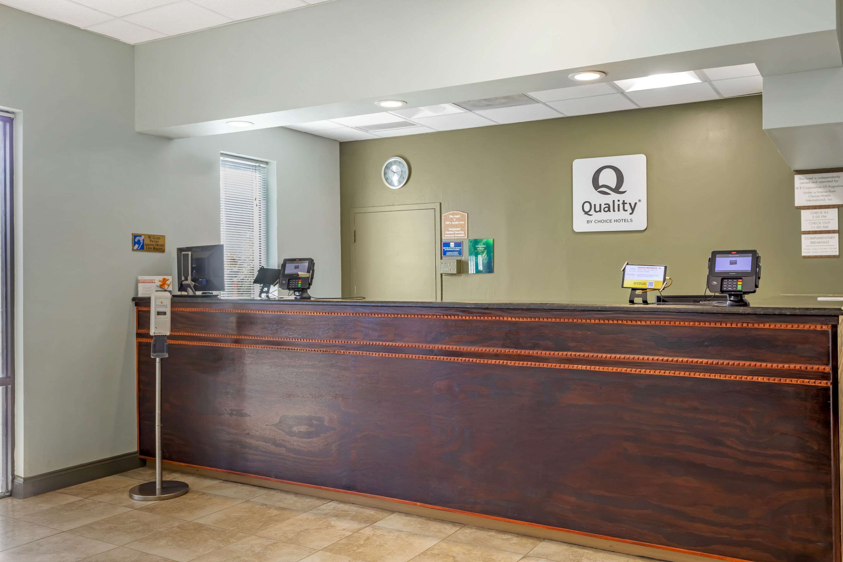 Hotel lobby | Quality Inn & Suites St Augustine Beach Area