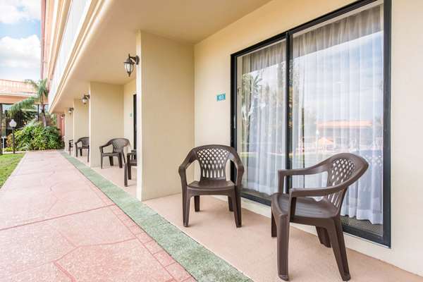 Suite - Quality Inn & Suites Tarpon Springs