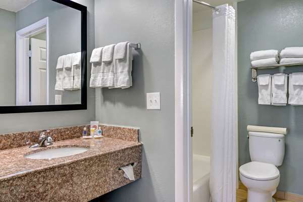 Suite - Comfort Inn Sun City Center - I-75, Exit 240