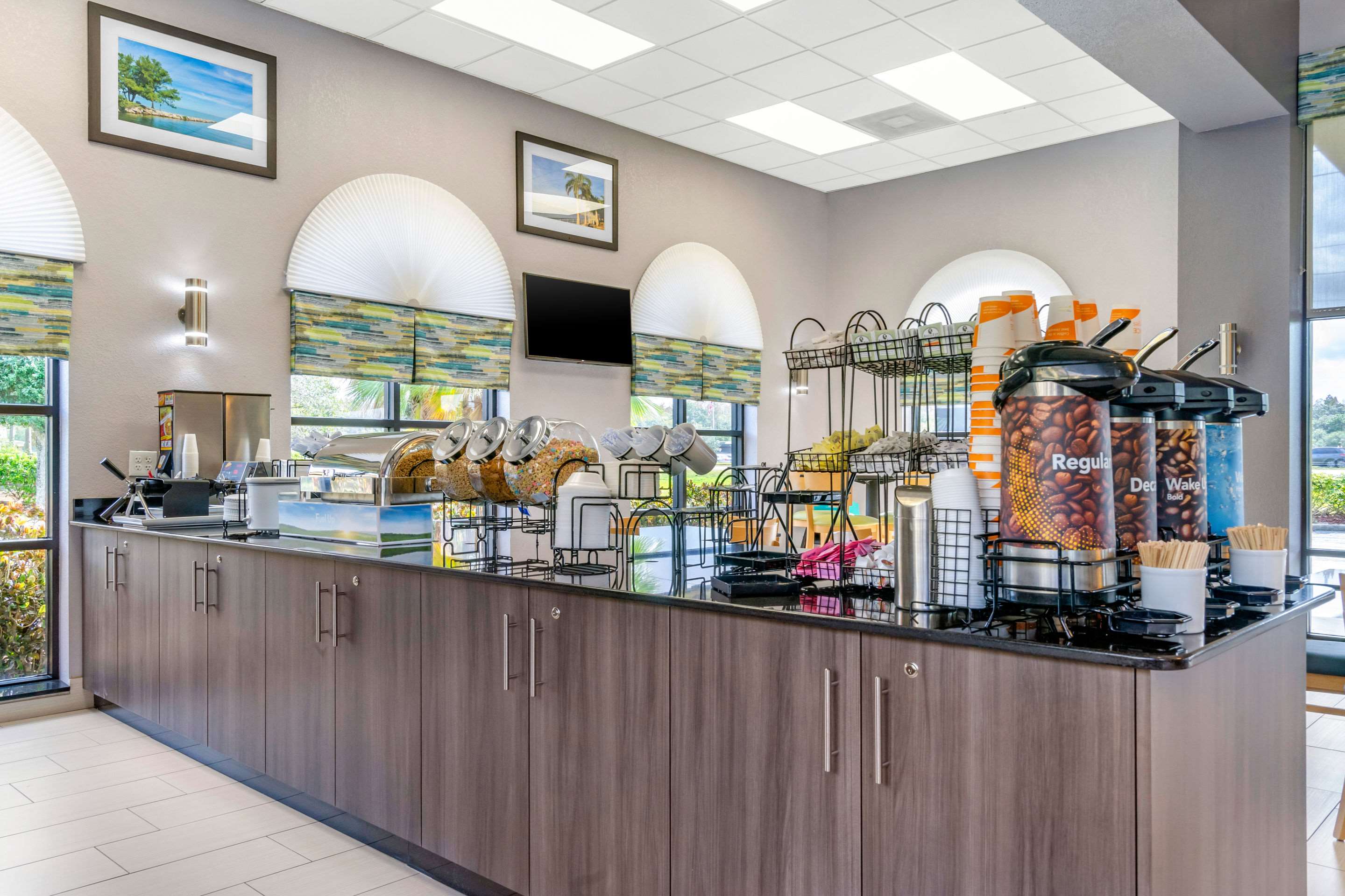 Breakfast counter | Comfort Inn Sun City Center - Tampa South