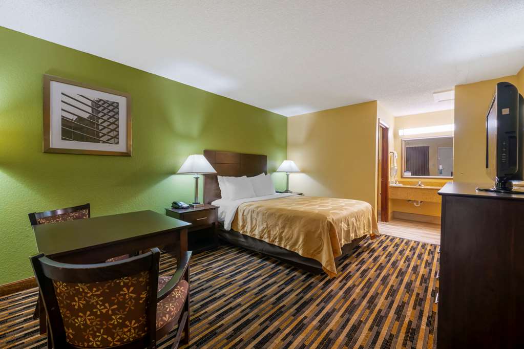 QUALITY INN AND SUITES MT DORA N-guestroom-Guest Room,On-Site.jpg
