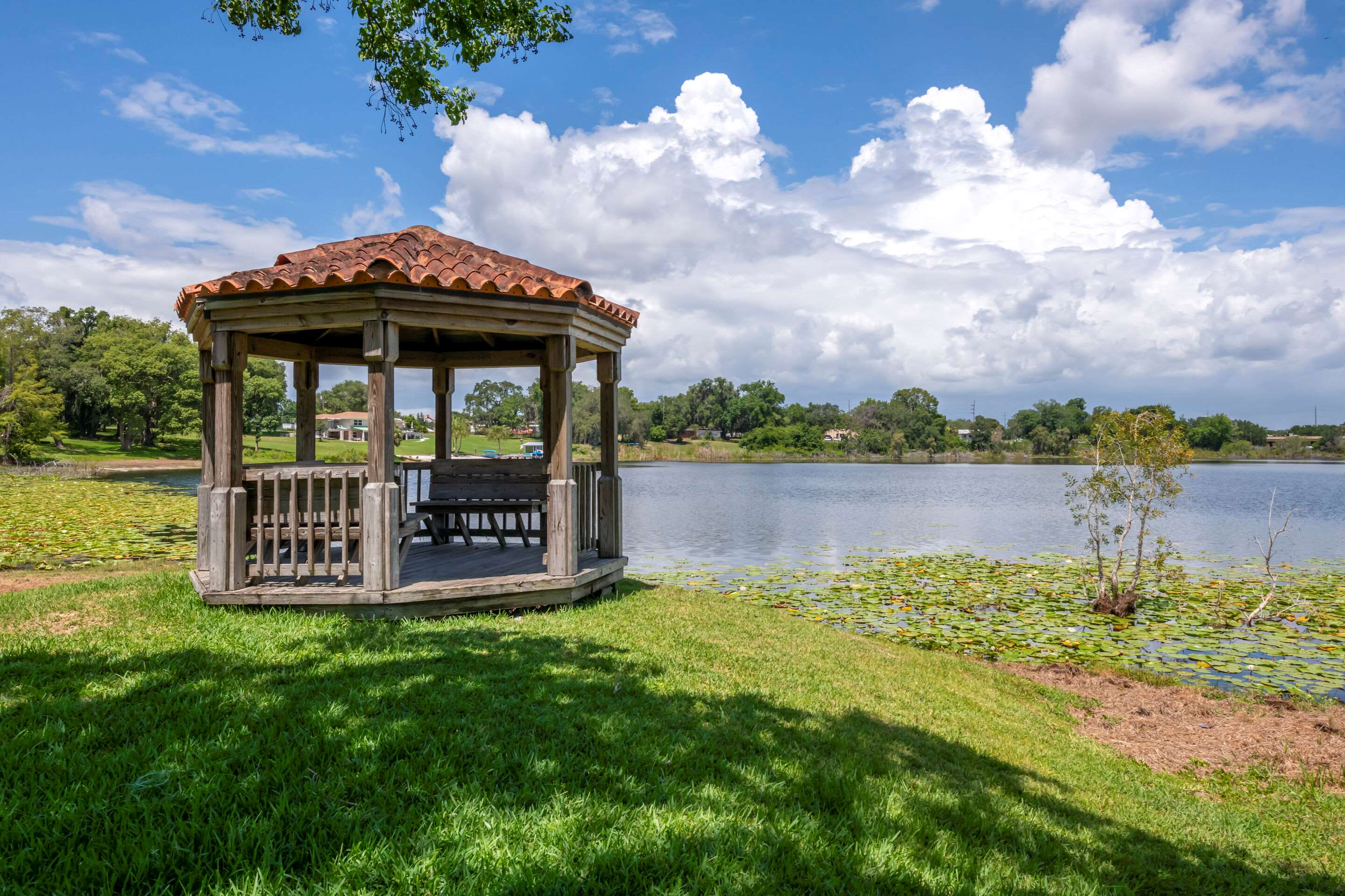 Lakeside gazebo | Quality Inn & Suites Mt Dora North