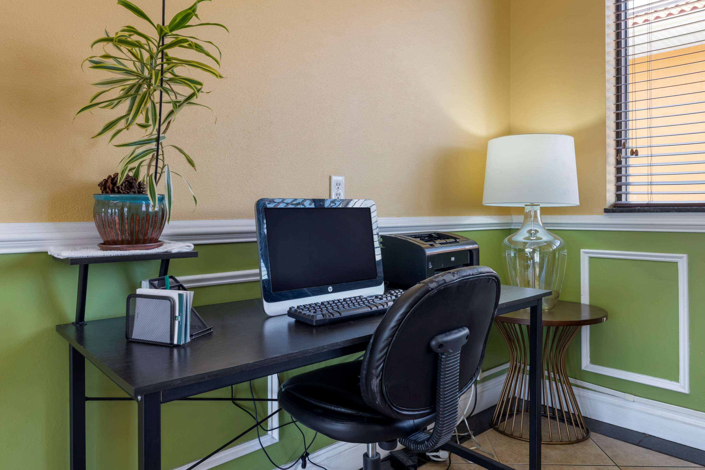 Business center | Quality Inn & Suites Mt Dora North