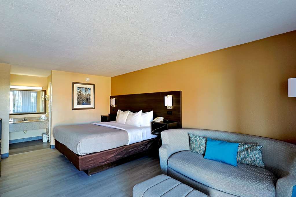 QUALITY INN KENNEDY SPACE CENTER-guestroom-Guest Room,On-Site.jpg